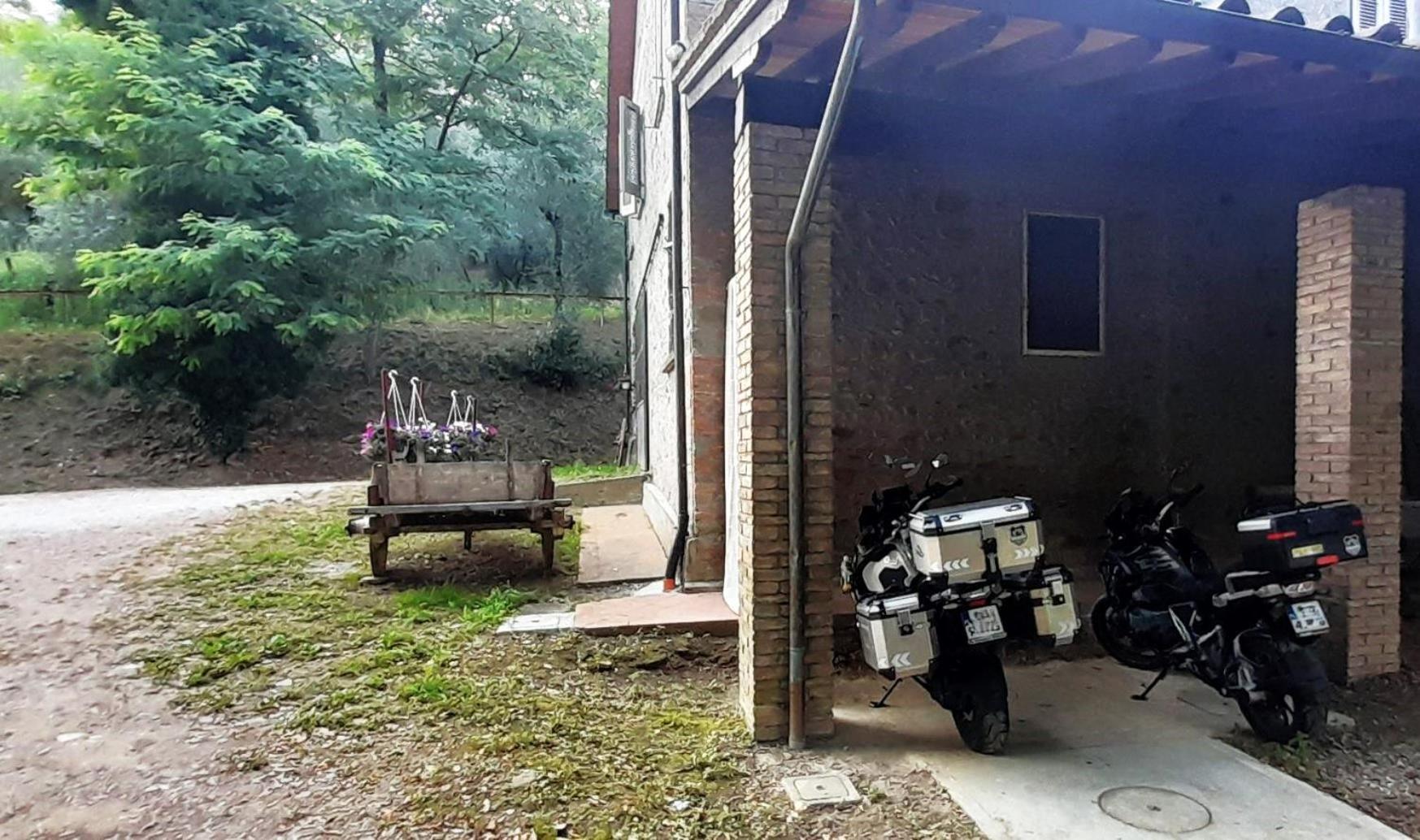 Helichrysum Bed & Breakfast Vinci Luaran gambar