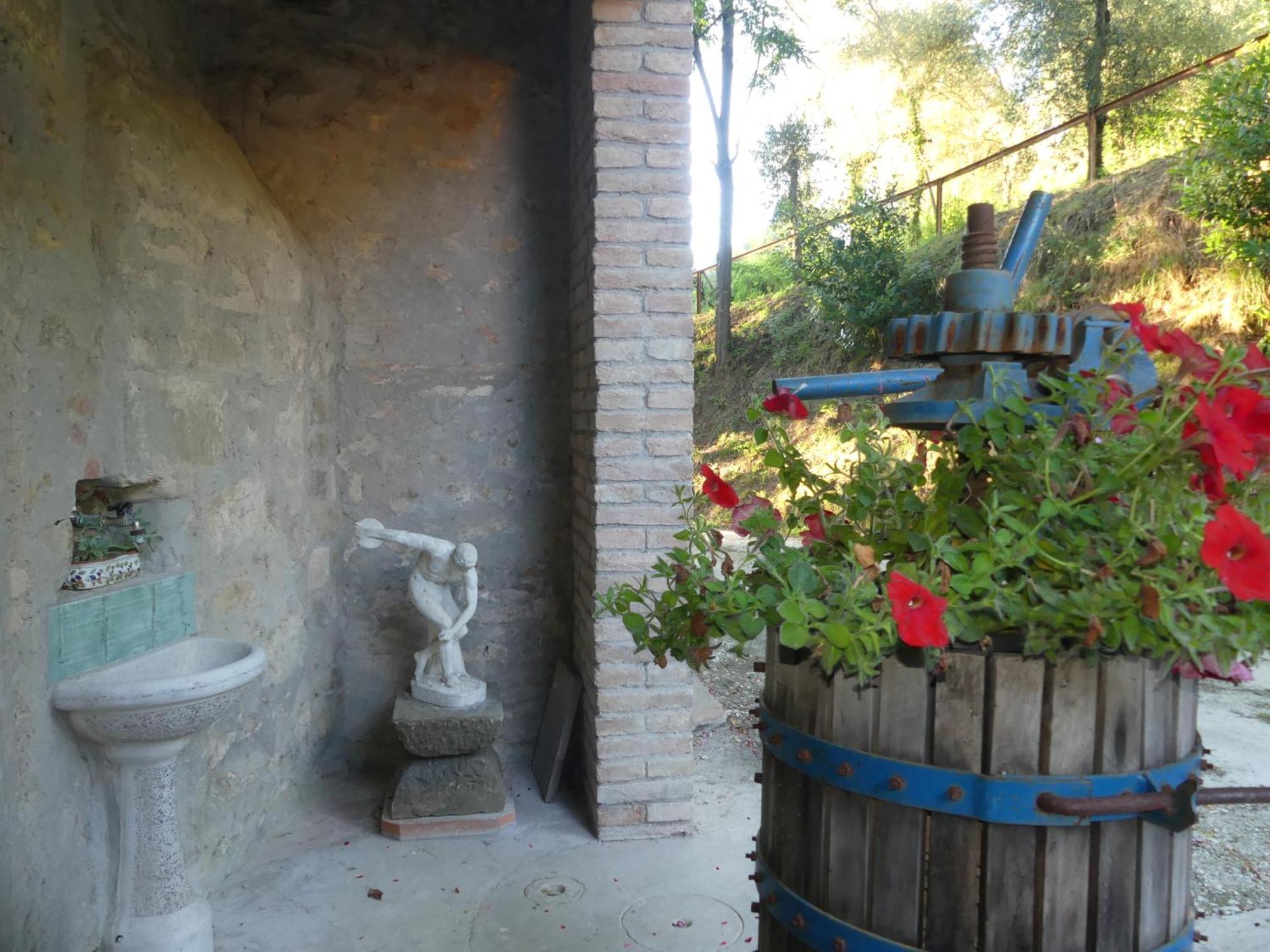 Helichrysum Bed & Breakfast Vinci Luaran gambar
